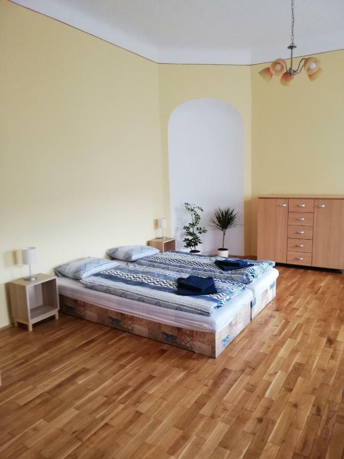 Apartmany Pod Divadlem Znojmo Luaran gambar
