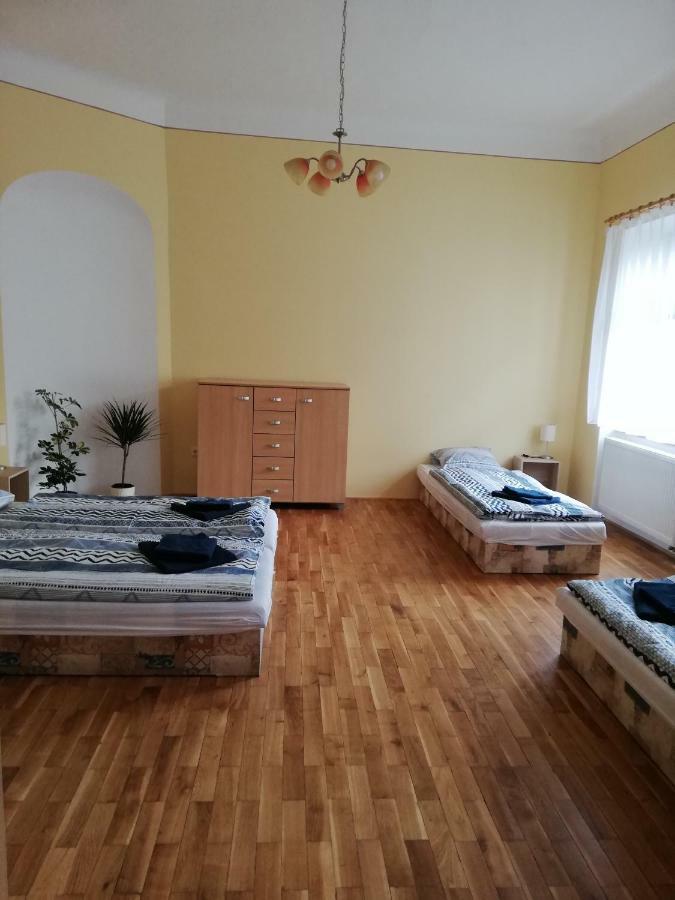 Apartmany Pod Divadlem Znojmo Luaran gambar